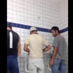 Brasileiros safados trepando dentro do banheirão